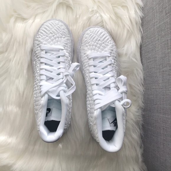 ❗️SALE Nike blazer mid shoes all white womens - Picture 8 of 8